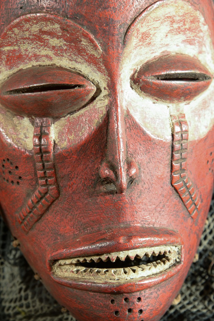 Masque Mwana Pwo Rouge - Chokwe / Tschokwe - Angola