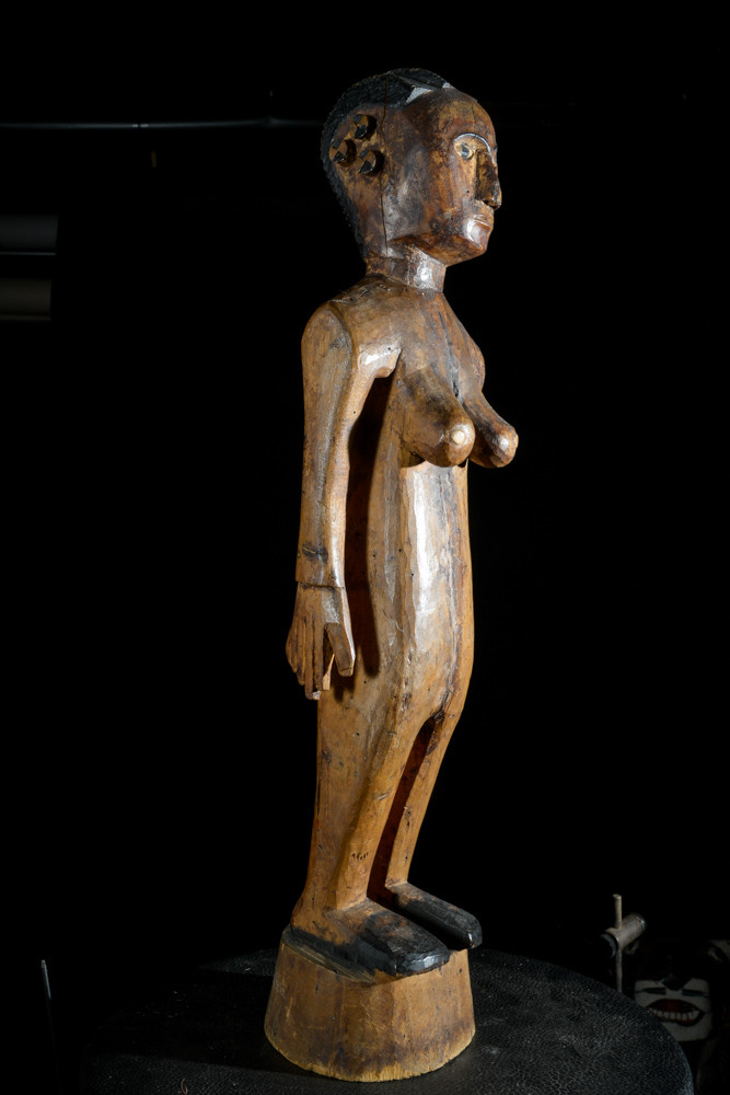 Statue féminine colon Kwere / Zaramo - Tanzanie