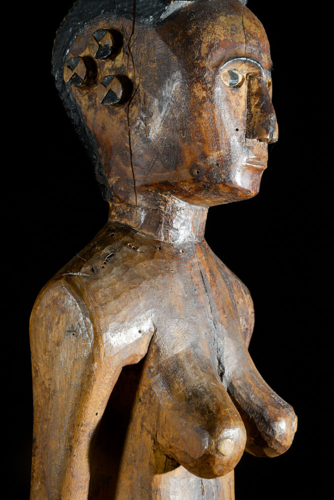 Statue féminine colon Kwere / Zaramo - Tanzanie