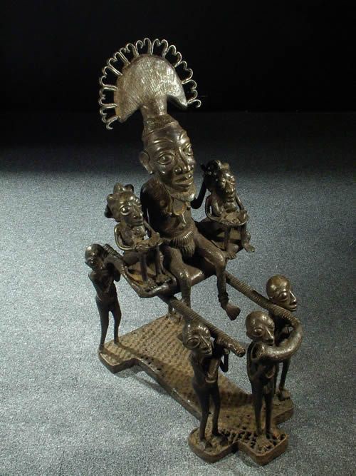 Roi Bamoun et porteurs en bronze - Cameroun - Bronzes Bamoun
