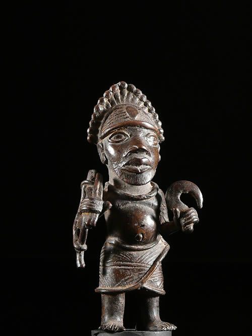 Oba en tenue de ceremonie - Bini Edo - Benin - Bronzes du Benin