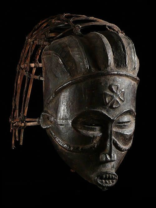 Masque Mwana Pwo - Chokwe / Tschokwe - Angola